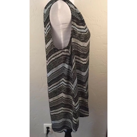 TORRID Abstract Chevron Georgette Tank Top 00 - Picture 3 of 7